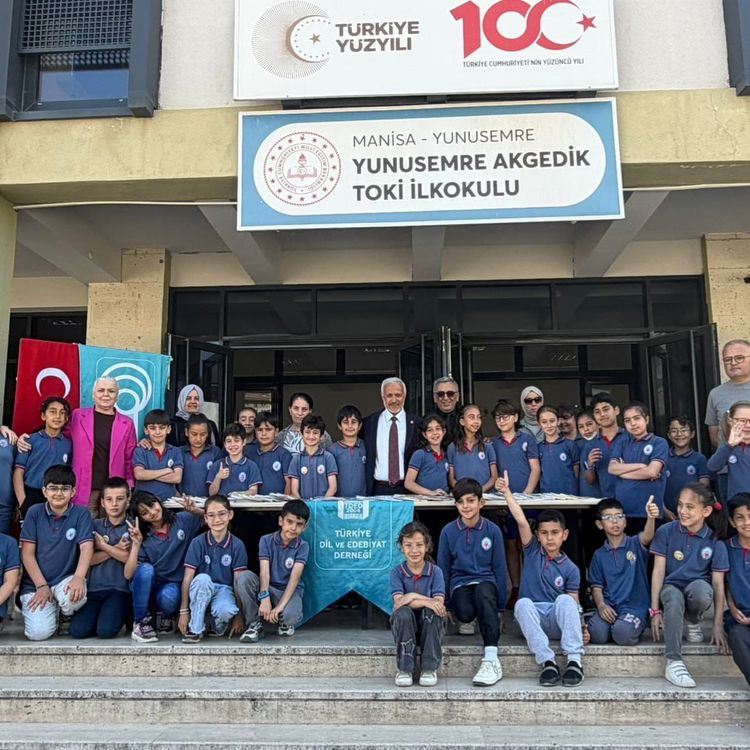 Manisa’da Köy Okullarına Kitap Desteği Sürüyor