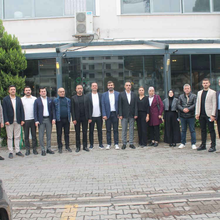 MHP'den Yunusemre'ye Çarpıcı Suçlamalar: "İhaleler Aynı Firmalara Gitti, İmarda Eşitsizlik Var"
