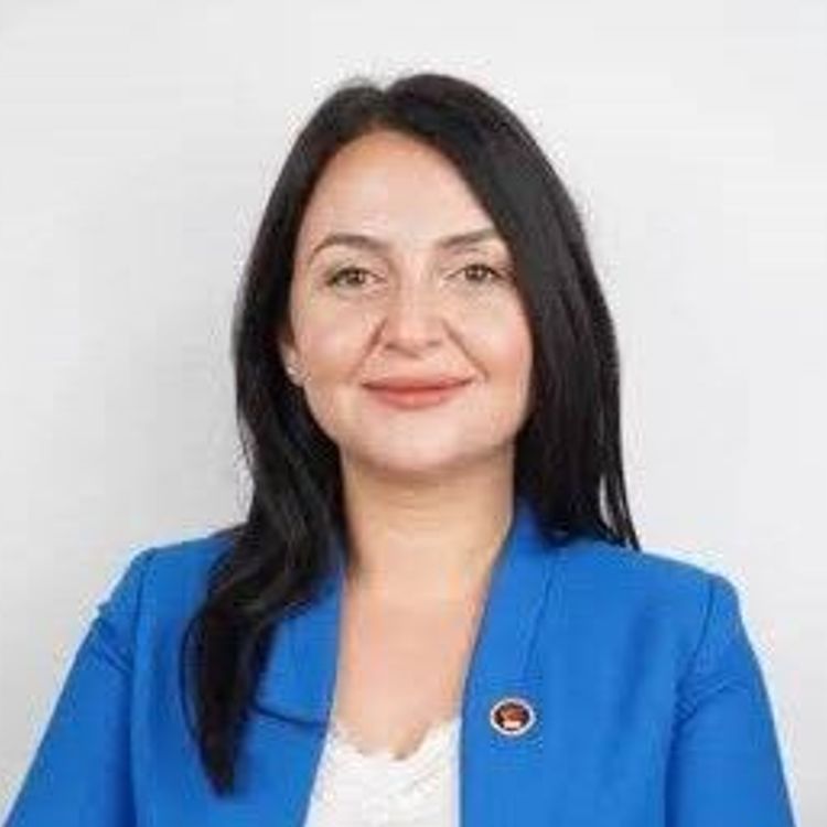 Yunusemre Belediye Başkan Yardımcısı Özge Arslan Görevinden Ayrıldı: Çarpıcı "Huzur Hakkı" ve "Liyakat" Vurgusu