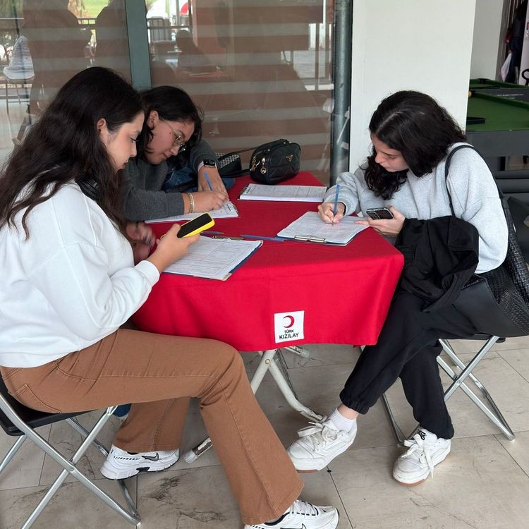 Manisa’daki GSB Yurtlarından Kızılay’ın Kan Bağışı Kampanyasına Büyük Destek