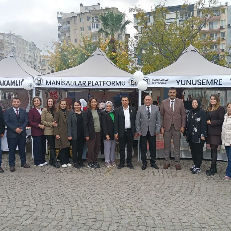 Yunusemre Halk Eğitimi Merkezi Tanıtım Standına Protokolden Ziyaret