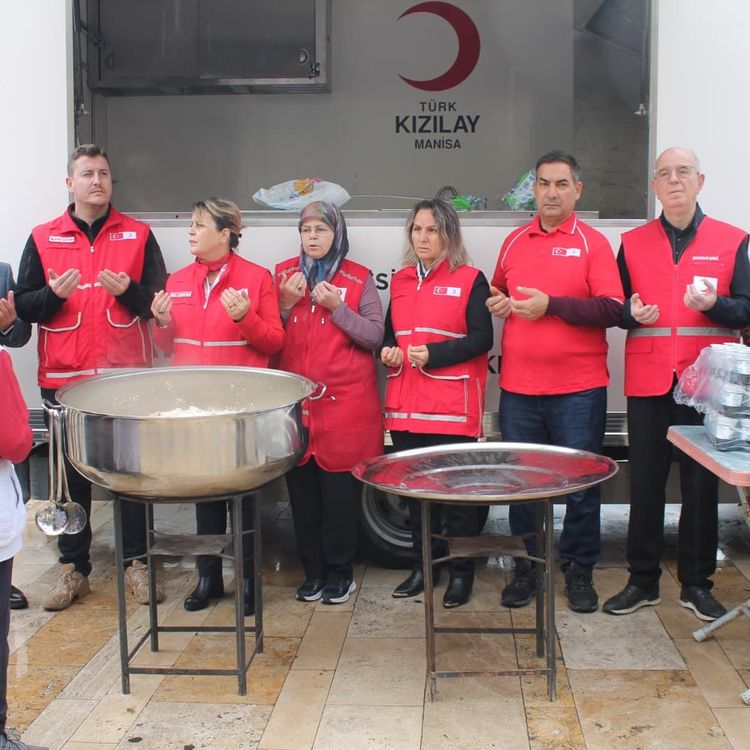 Türk Kızılay Şehzadeler Şubesi Bağışçıların Desteğiyle Pilav Hayrı Düzenledi