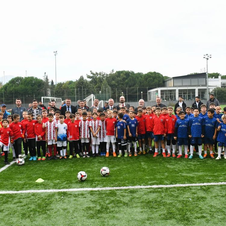 YUNUSEMRE'DE 29 EKİM COŞKUSU FUTBOLLA TAÇLANDI