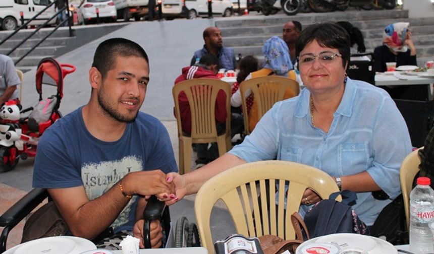 Yunusemre'den Engellilere İftar
