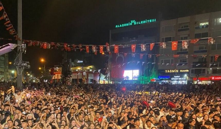 Elektrik arızası ve sağanak, Aleyna Tilki konserini erteledi