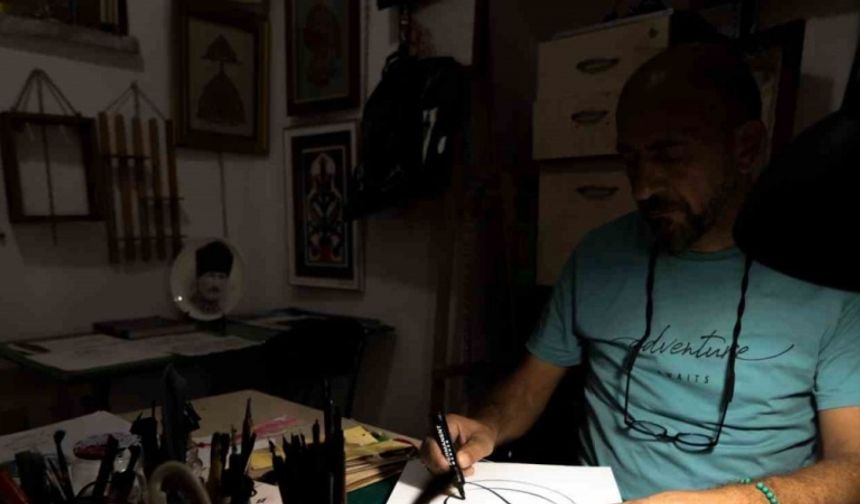 Kendisine terapi olan kaligrafiyi gelecek nesillere aktarıyor