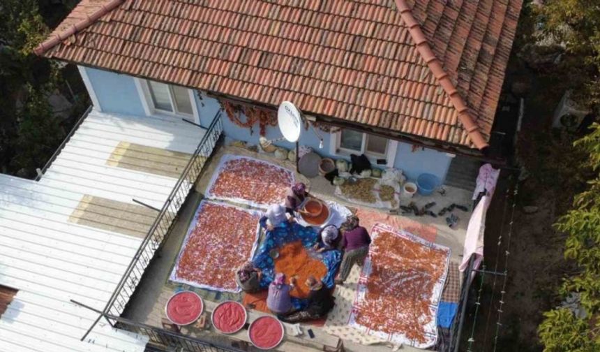 Demirci’nin 16 çeşitli tarhanası kışa hazırlanıyor