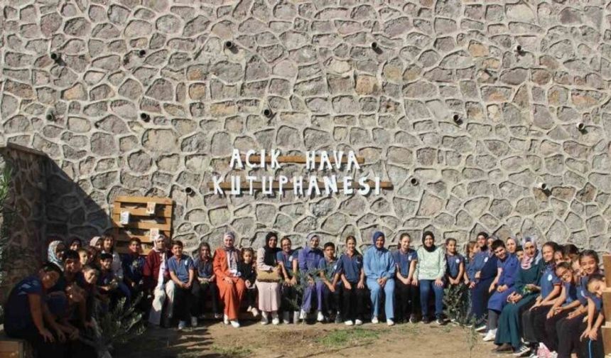 Manisa’da eğitim doğayla bütünleşti: Telefon yerine kitap, ekran yerine doğa