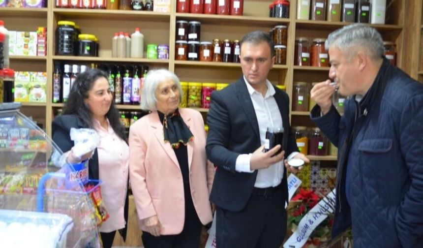 Başkan Büke Gördes Doğal Tarım Mahsulleri Ofisini Açtı