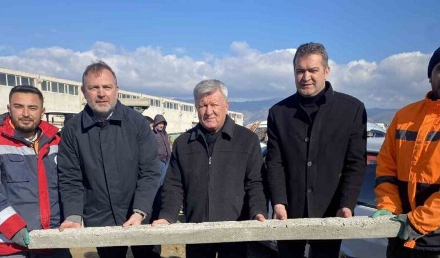 Alaşehir’de 350 üreticiye 3 bin 500 bağ direği hibesi