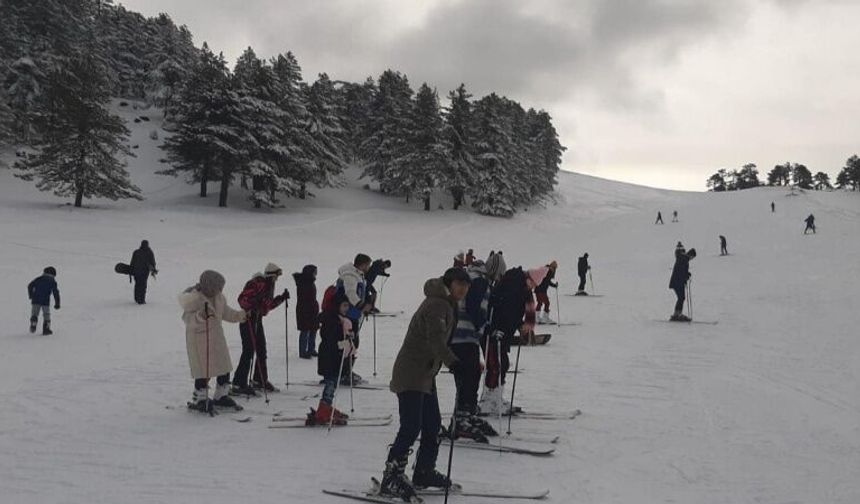 Kütahya’nın Gediz İlçesinde bu yıl ilk kez düzenlenecek olan ‘Kızak ve Kayak Festivali’ 18 0cak Pazar günü yapılacak.