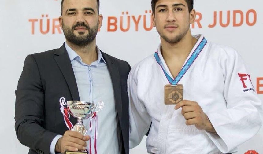 AVRUPA ŞAMPİYONU VE DÜNYA ÜÇÜNCÜSÜ MERT ŞİŞMANLAR YUNUSEMRE BELEDİYESPOR'DA