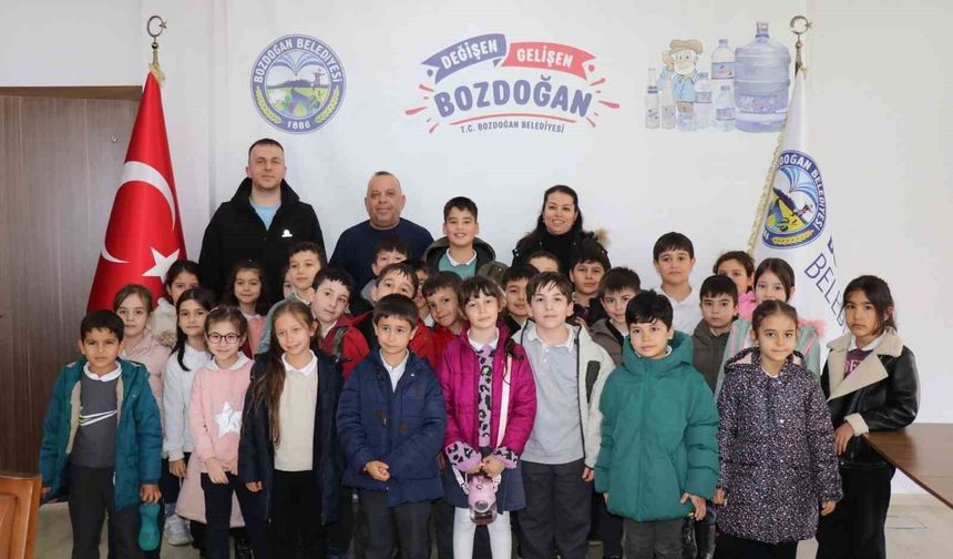 Başkan Özel, minik öğrencilerle bir araya geldi