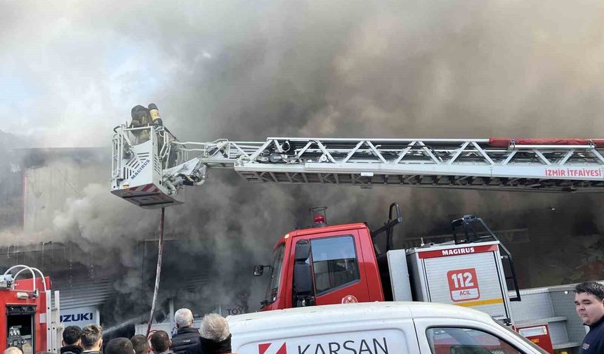 İzmir 6. Sanayi'de yedek parça dükkanında yangın