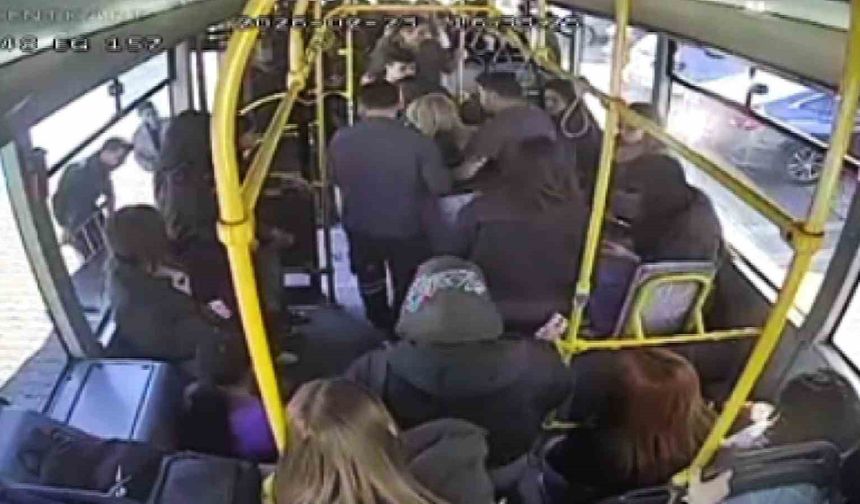 Minibüste rahatsızlanan yolcu için güzergahını değiştirdi, hastaneye yetiştirdi