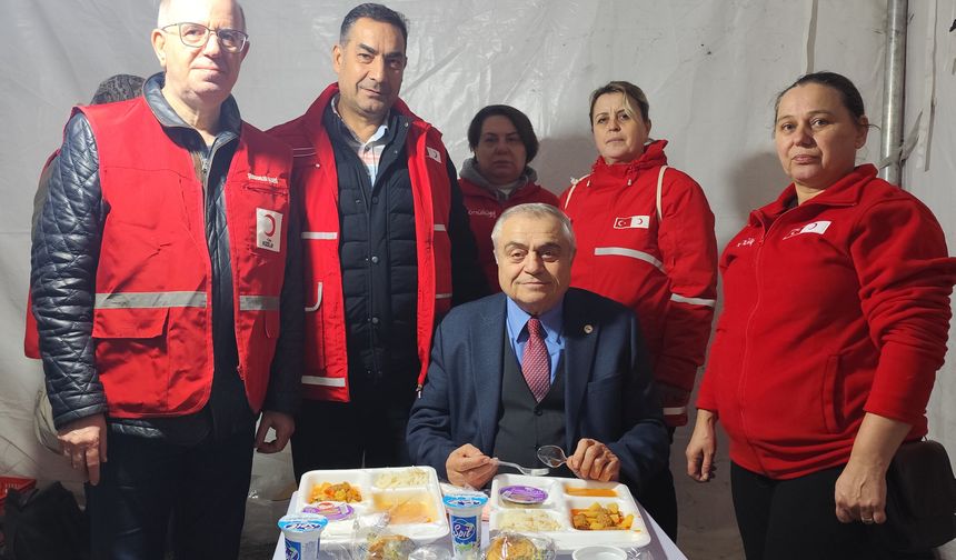 Şehzadeler Kızılay İftar Çadırında Gönül Sofrası