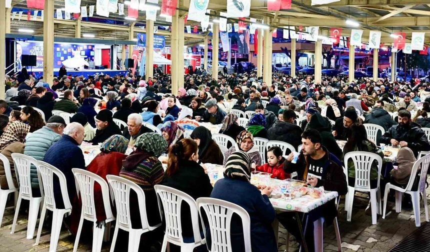 Manisa Büyükşehir'in iftar sofrası Kırkağaç'ta kuruldu