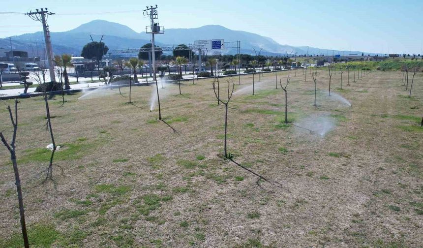 Manisa'da yeşil alanlarda akıllı sulama dönemi başladı