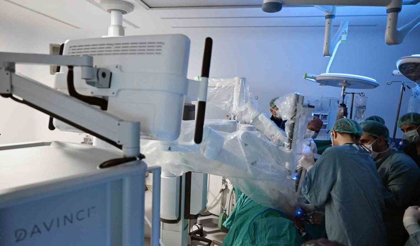 MCBÜ Hafsa Sultan Hastanesi'nde Robotik Cerrahi dönemi başladı