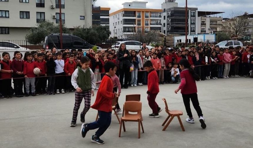 Sarıgöl'ün en büyük ilkokulunda Nevruz kutlandı
