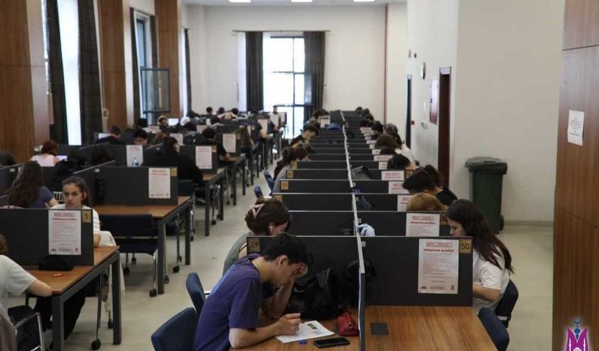 Şehzadeler Gençlik Evi Kütüphanesi'nde Sesli Çalışma Salonu hizmete girecek