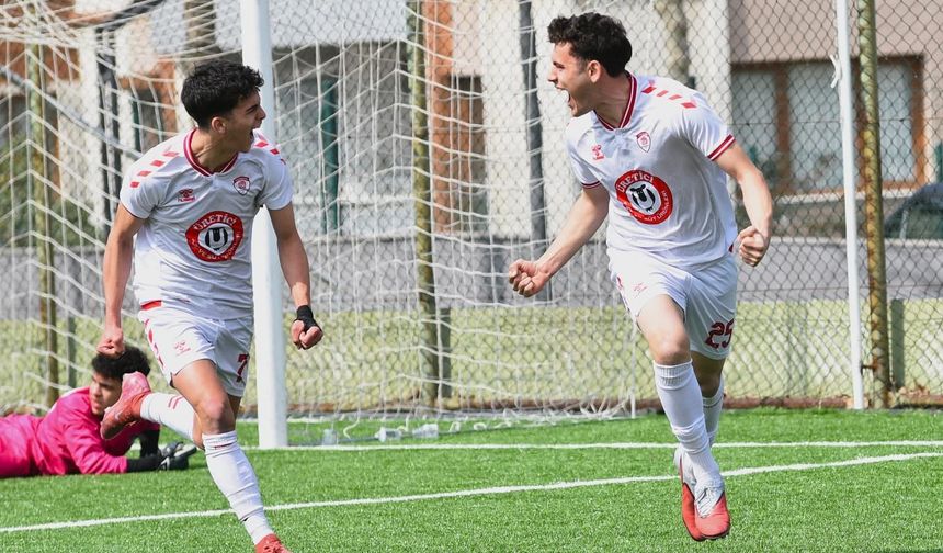 Yunusemre Belediyespor üst üste üçüncü kez şampiyon