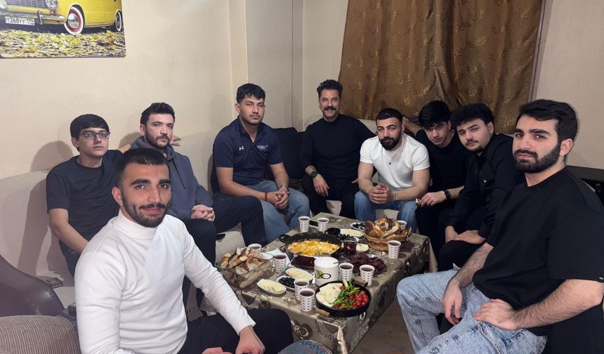 İki Devlet Tek Sofrada Buluştu: Azerbaycanlı Gençlere Sahur Sürprizi