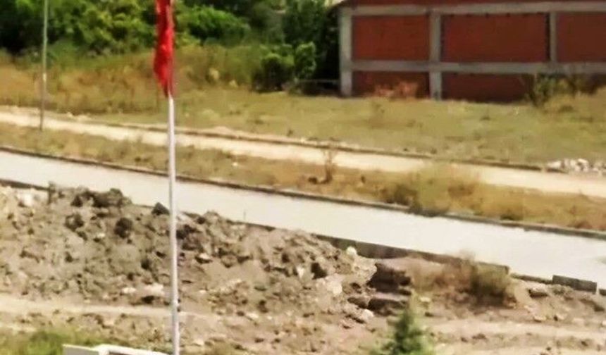 Emet'te inşaat ve yol arasında kalan şehit mezarları nakledildi
