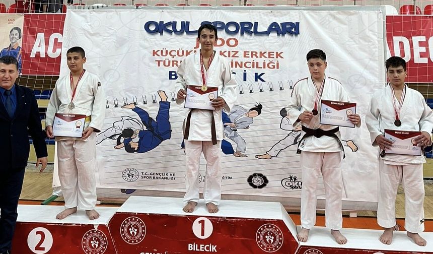 Manisalı Alp Türkiye Şampiyonu oldu