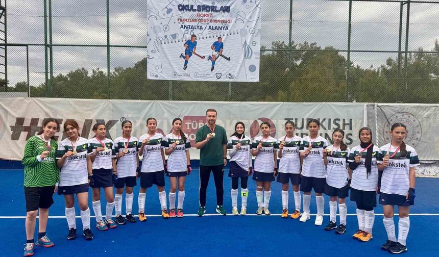 Manisa'nın kızları turnuvadan şampiyon ayrıldı