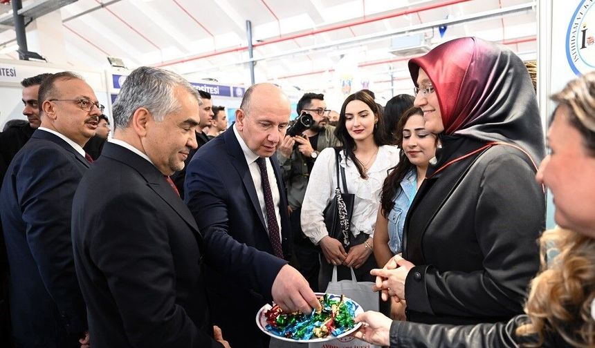 Rektör Kibar'dan gençlere kariyer vurgusu