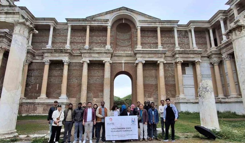 Uluslararası öğrenciler Sardes'te tarihle buluştu