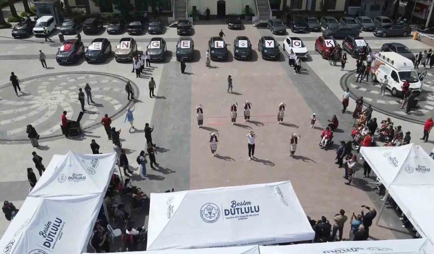 Manisa'da 11 Togg'lu 'Engel yok' mesajı