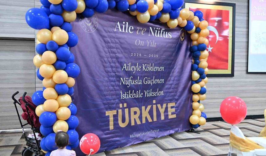 Manisa'da üç kuşak aynı sofrada buluştu