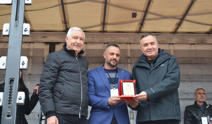 İZMİR KEMALPAŞA’DA BOĞA GÜREŞLERİ COŞKUSU: BİNLERCE KİŞİ SEYRETTİ