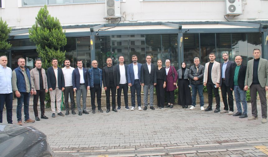 MHP'den Yunusemre'ye Çarpıcı Suçlamalar: "İhaleler Aynı Firmalara Gitti, İmarda Eşitsizlik Var"