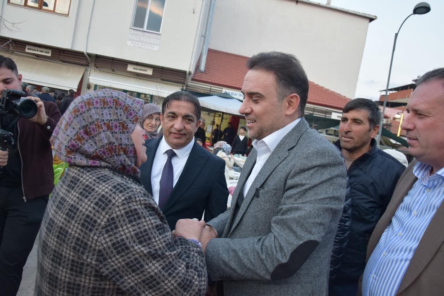 AK PARTİ GÖNÜL SOFRASI BU KEZ 2 BİN KİŞİYLE KÖPRÜBAŞI’NDA KURULDU