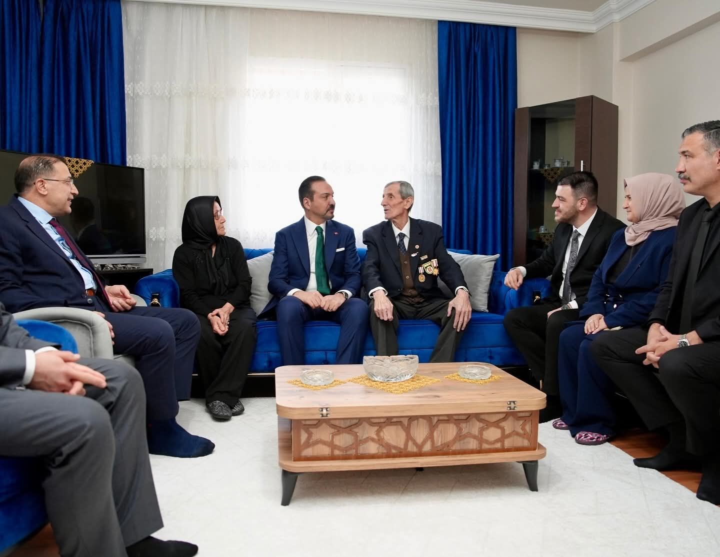 AK Parti heyetinden Kıbrıs Gazisine vefa ziyareti