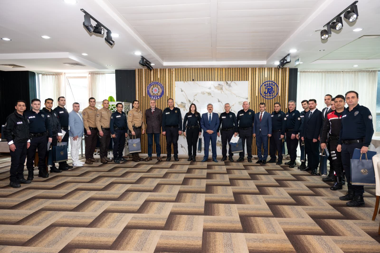 İl Emniyet Müdürü Fahri Aktaş, Başarılı Personeli Ödüllendirdi