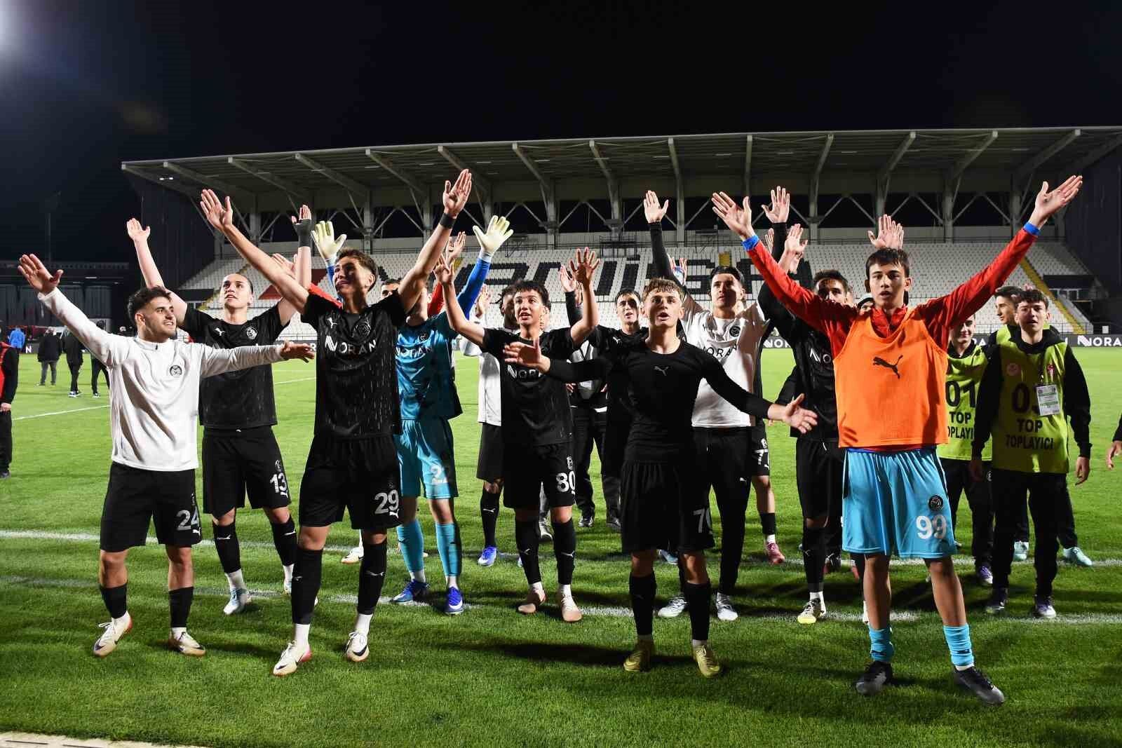 Manisa FK'dan dalgalı sezon