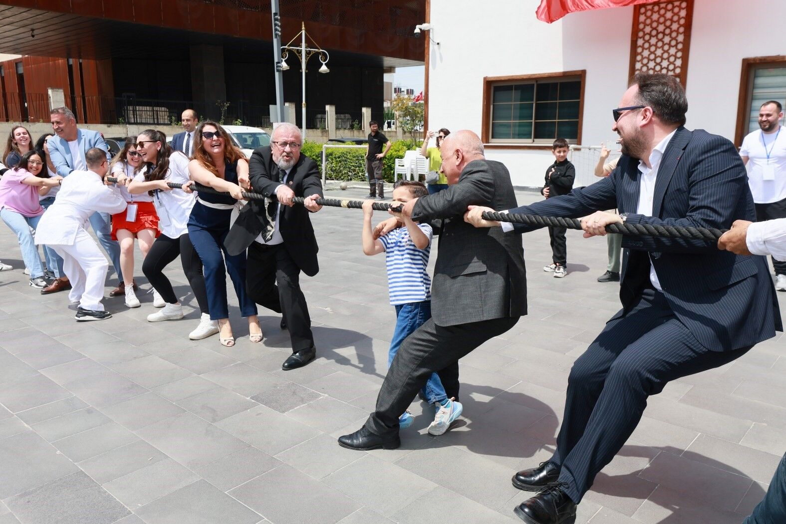 Yunusemre'de 19 Mayıs şöleni renkli görüntülere sahne oldu