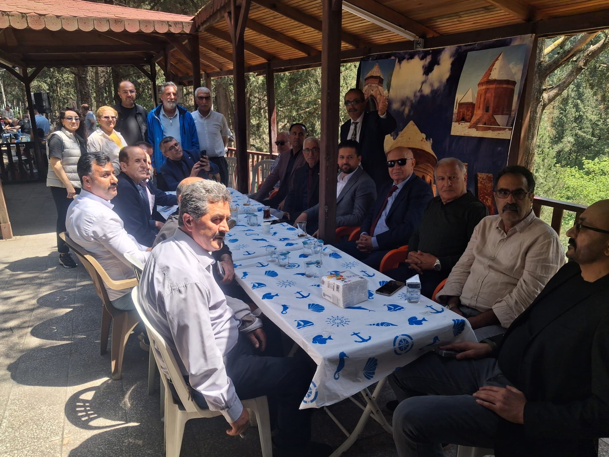 Manisa’da Ahlatlılar Bir Araya Geldi: Geleneksel Anneler Günü Coşkusu