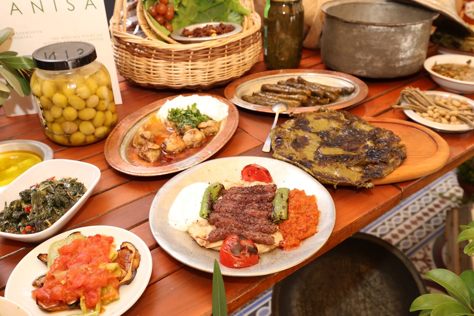 Manisa Kültür Yolu Festivali'nde Gastronomi Rüzgarı: Lezzetin Yıldızı "Manisa Kebabı" Oldu!