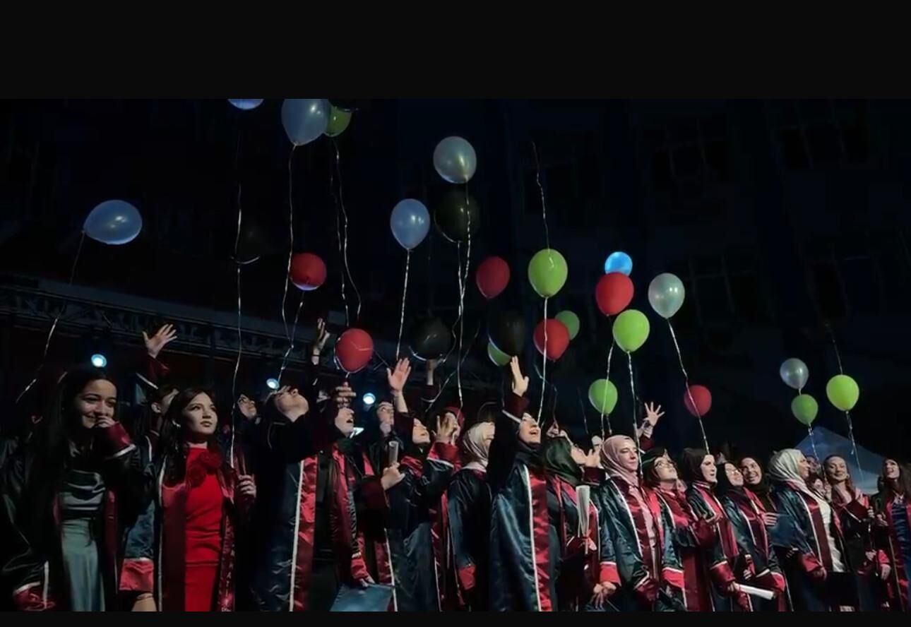 Manisa’da Şehit Fatih Kalu Kız Anadolu İmam Hatip Lisesi’nde mezuniyet töreni gerçekleşti.