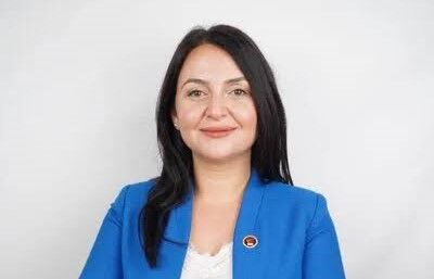 Yunusemre Belediye Başkan Yardımcısı Özge Arslan Görevinden Ayrıldı: Çarpıcı "Huzur Hakkı" ve "Liyakat" Vurgusu
