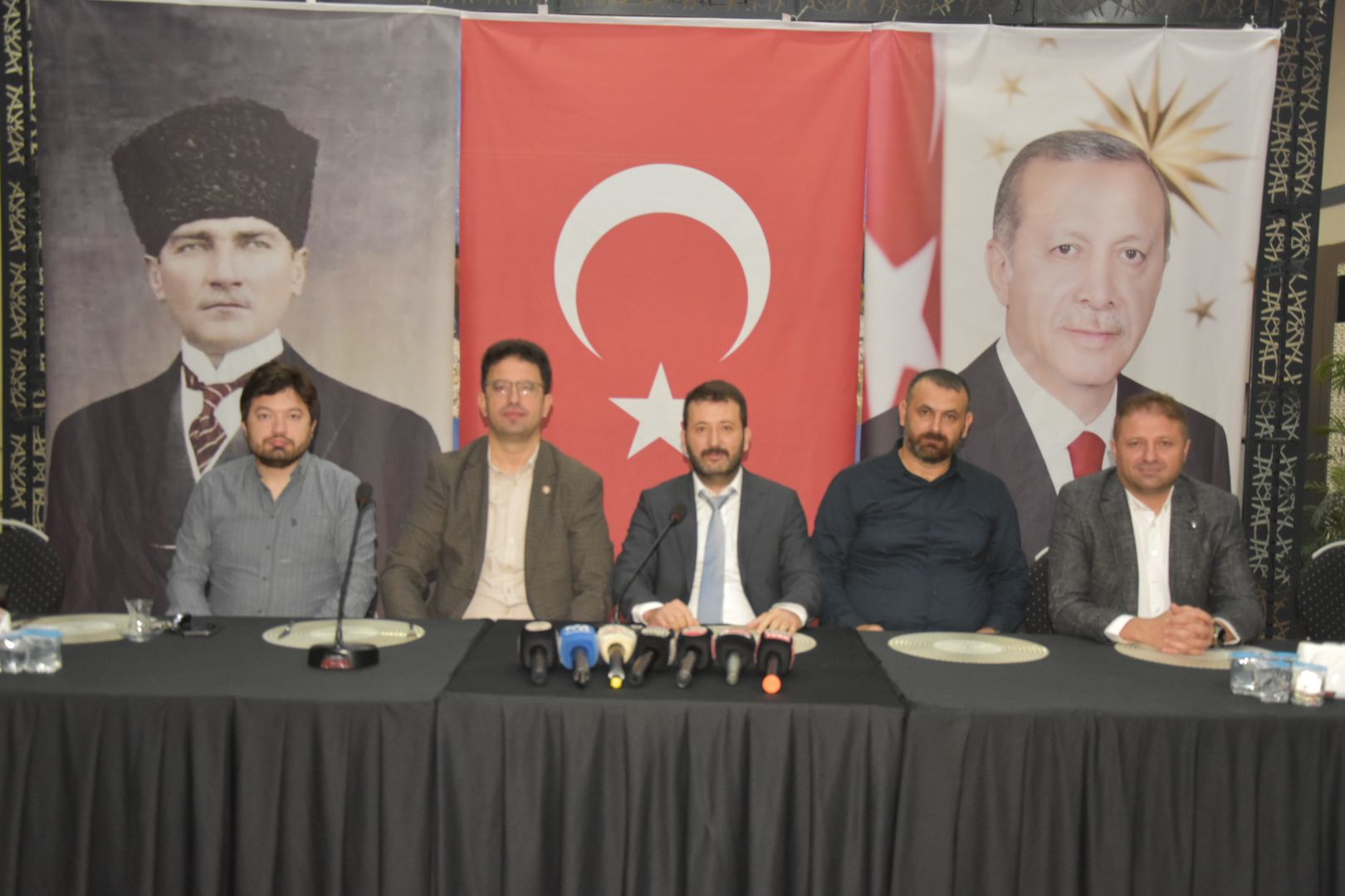 Türk Ocakları Manisa Şubesi Basınla Buluştu: "Siyasete Değil, Millete Hizmet Ediyoruz"